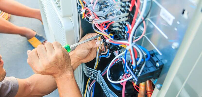 Kiểm tra trực tiếp cần người có chuyên môn mới đảm bảo độ chính xác và an toàn